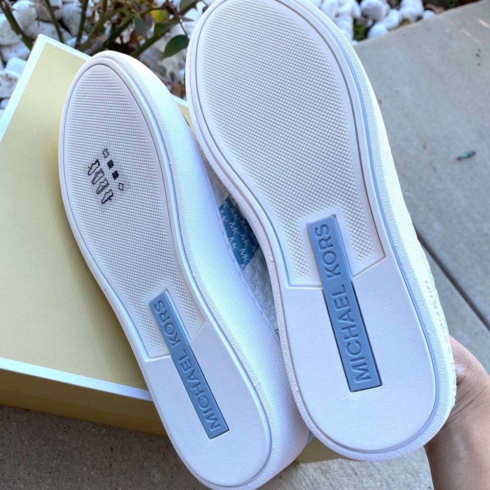 Michael Kors Sneaker Shoes - Picture 3 of 5